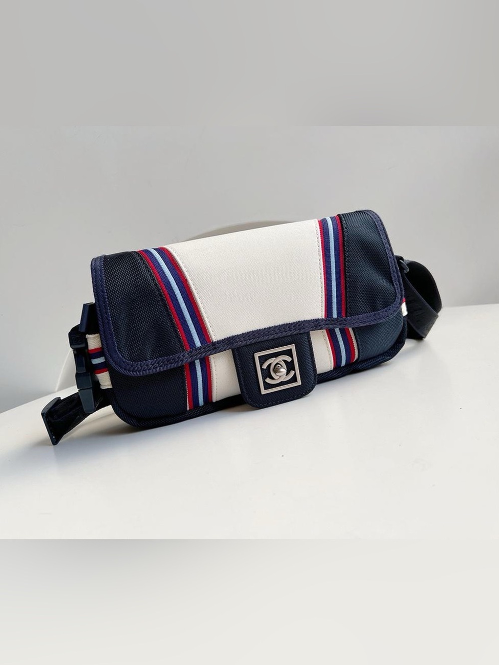 Vintage Crossbody Bag***